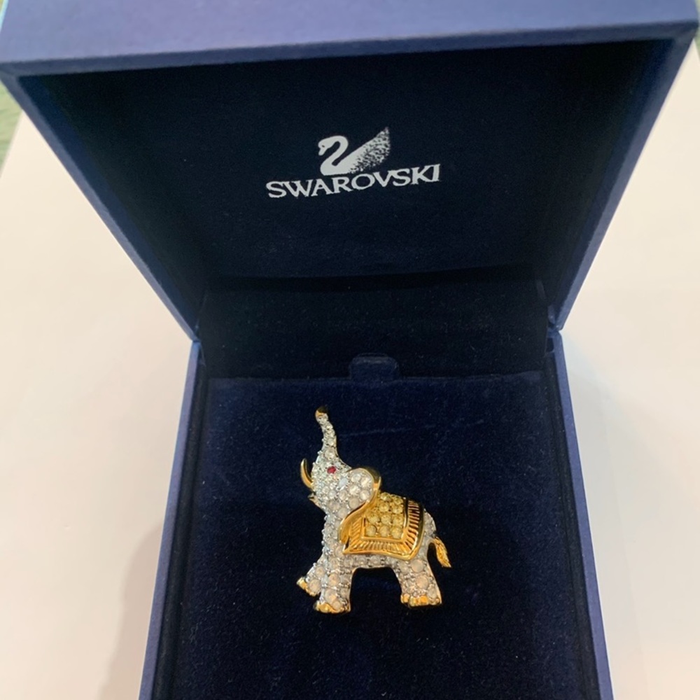 SWAROVSKI SWAN SIGNED ELEPHANT PIN BROOCH, NEW💯 bought it in Switzerland